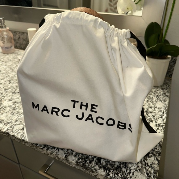 Authentic Marc Jacobs bag. Mint condition, real leather. - Picture 2 of 7